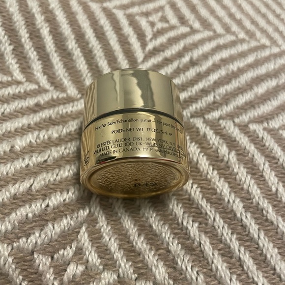 Estee Lauder Re-Nutriv Ultimate Lift Regenerating Youth Eye Creme 5 ml - Picture 2 of 3